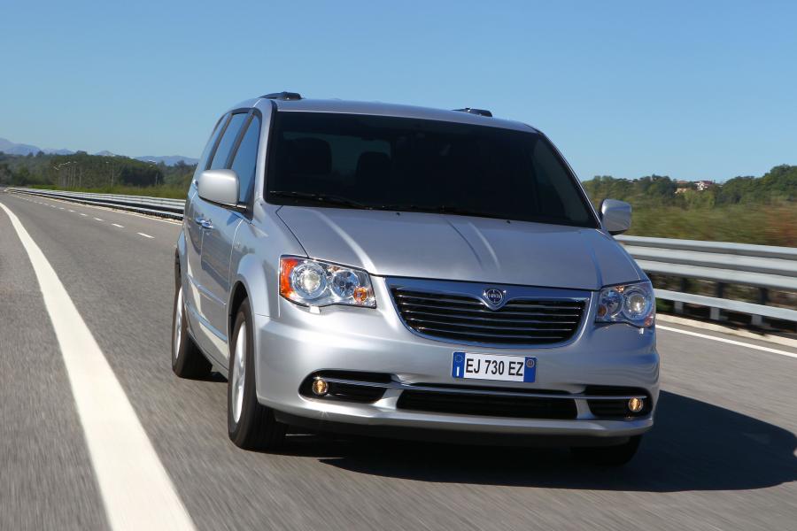  Lancia Voyager 2011 года  (фото 12 из 66)